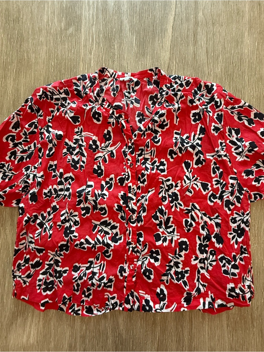 100% cotton Red Floral Button-Front Blouse short sleeve size medium